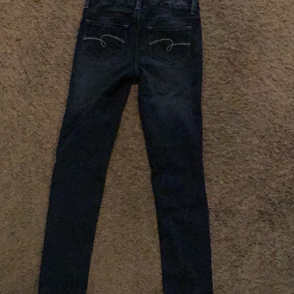 Like new! Distressed mid rise super skinny jeans - Picture 2 of 2